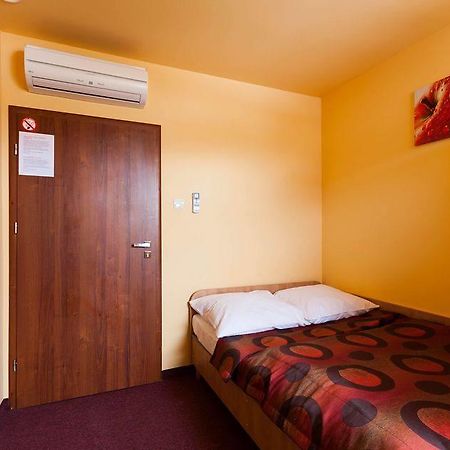 Hotel Paola Kutno Esterno foto
